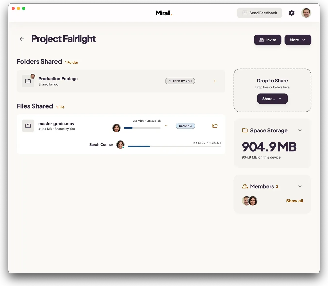 A shared file in Mirall expanded to show each person downloading it, with their avatar, progress, speed, and time remaining